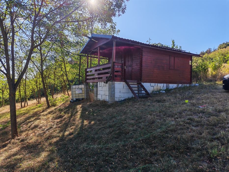 Vând cabana+teren 2000m2