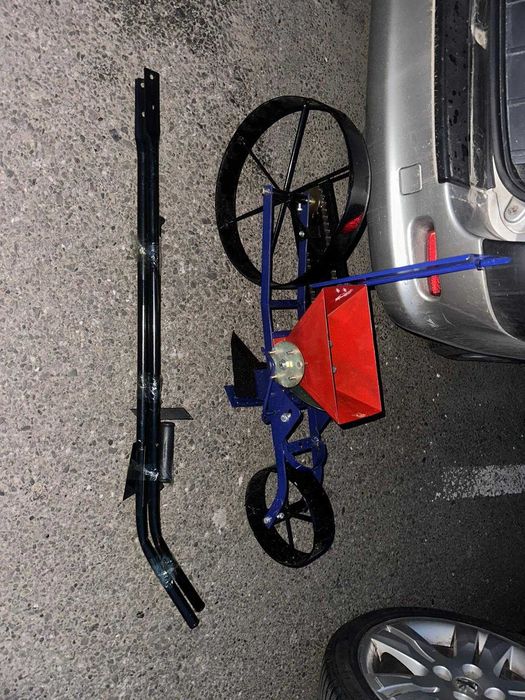 Semănătoare manuala  de legume  pe un singur rand tip bicicleta noua