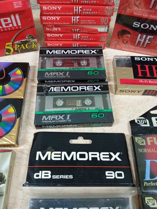 Продам аудио кассеты и видео кассеты для записи на видео камеру.