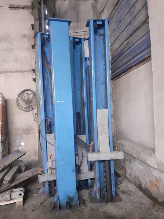 Продаётся автомобильный подъёмник для легковых автомобилей.