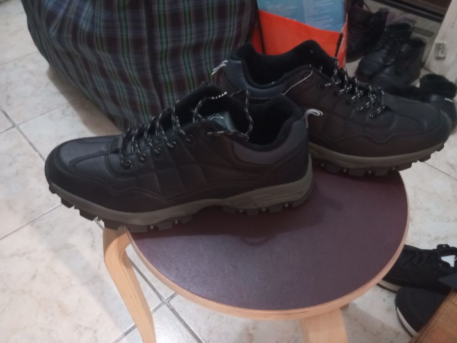 Зимние утеплённые кроссовки