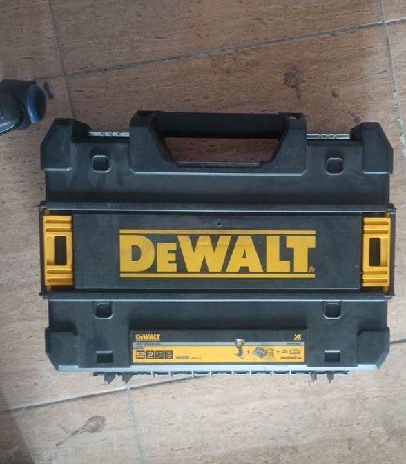 Trusa din metal pt scule