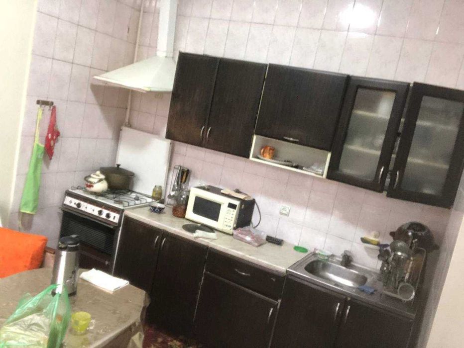 Участок возле гимнастики в юнусабаде