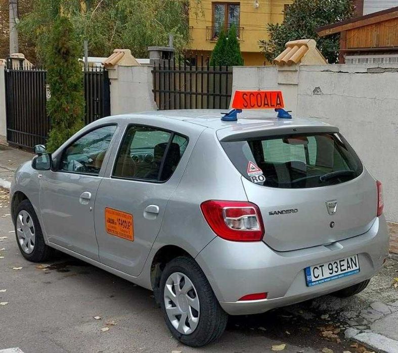 Instructor auto cat B (cutie manuala sau automata)