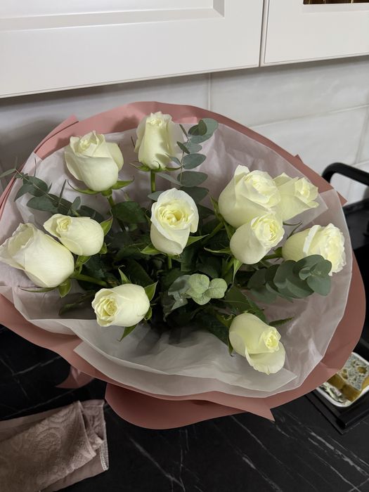 Былые розы , с эвкалиптом