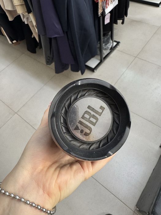 Колонка JBL в хорошем состоянии