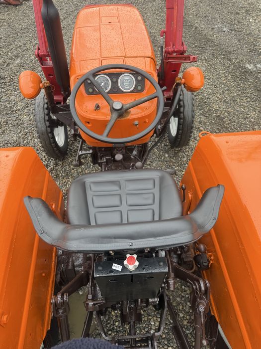 Vand tractor Fiat 540 cu incarcator frontal