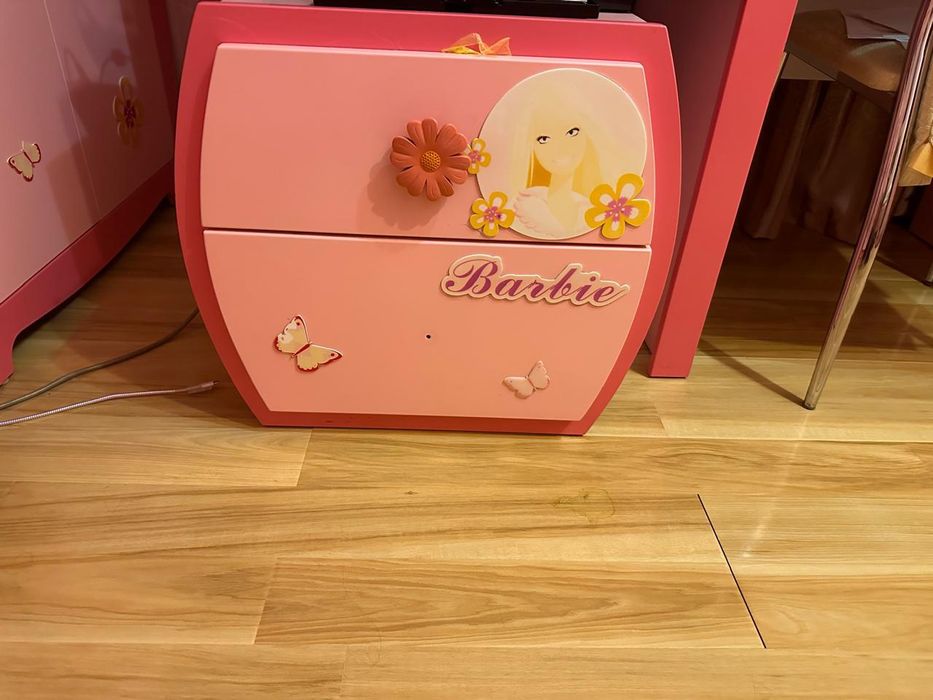 Продам гарнитур в спальню для девочки.