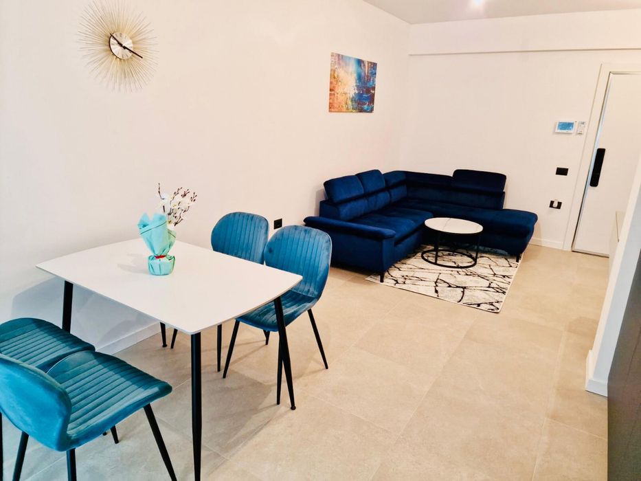 De inchiriat apartament in complex