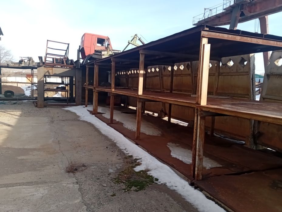 Продам стеллажи металлические разные