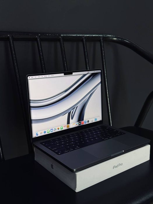 MacBook Pro M3 (8/512)