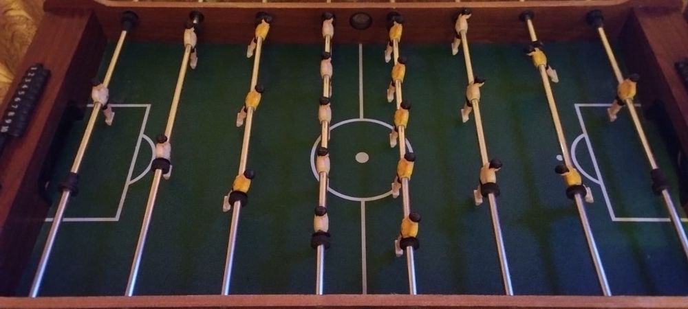 Продам футбол большой.