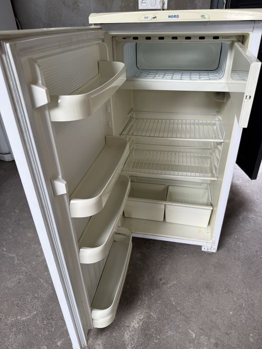 Продаю холодилник рабочий хорошо мотор завотиской