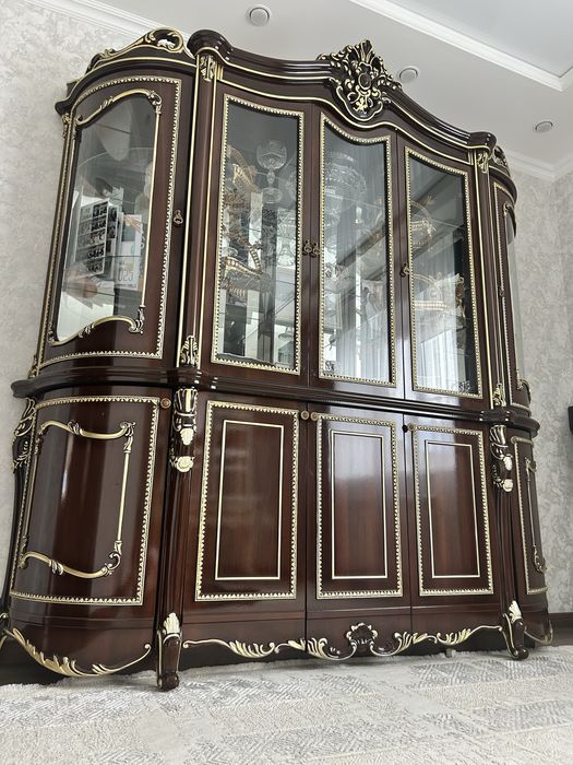 Продам сервант в хорошем состояний