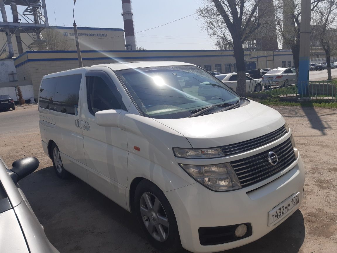 Nissan Elgrand 2004