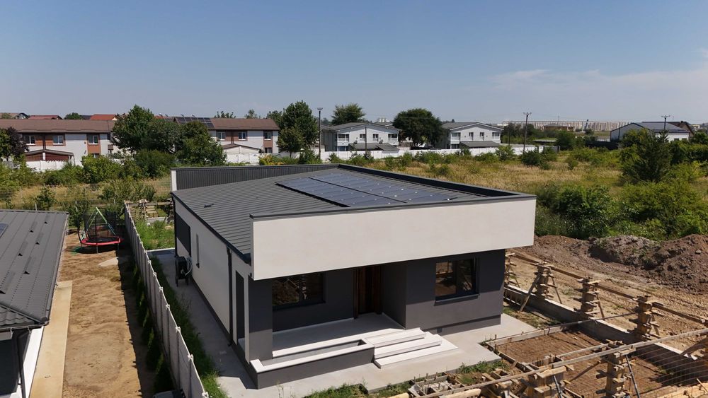 Casa 4 camere parter cu pompa caldura, incalzire in pardoseala, 10 kw panouri fotovoltaice Dragomiresti-Vale