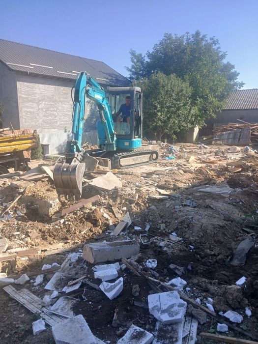 Închiriez miniexcavator 4.2t pt săpături fundații demolări terasari