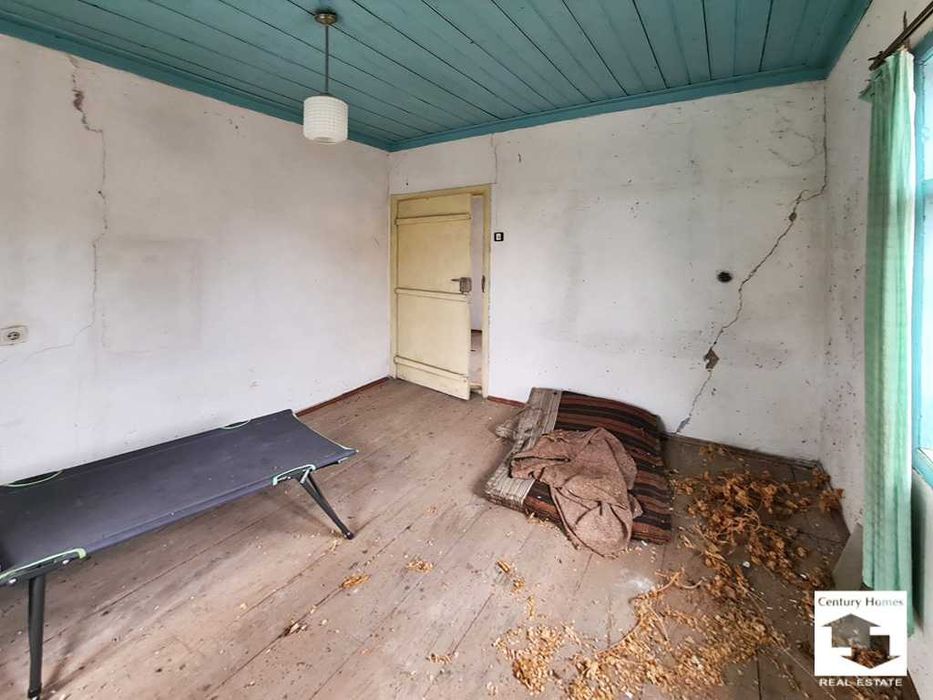 170283 Къща с просторен двор и стопански постройки в с. Косарка