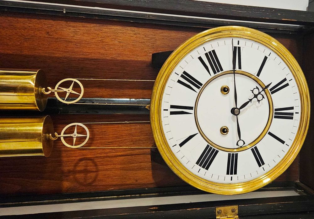 Ceas de perete cu pendula si 2 greutati anii 1870