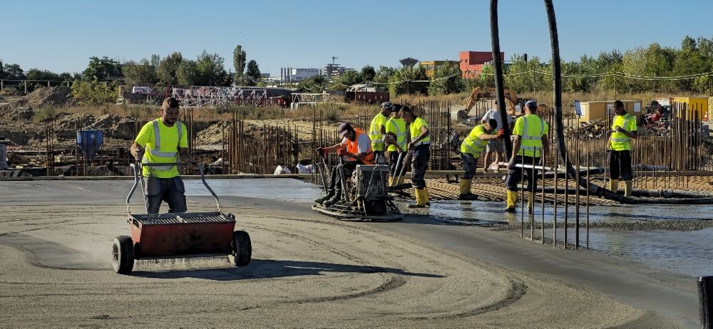 Turnare Beton finisat cu elicopter si Cuart, Pardoseli Elicopterizate, Periat