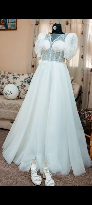Rochie mireasa albă