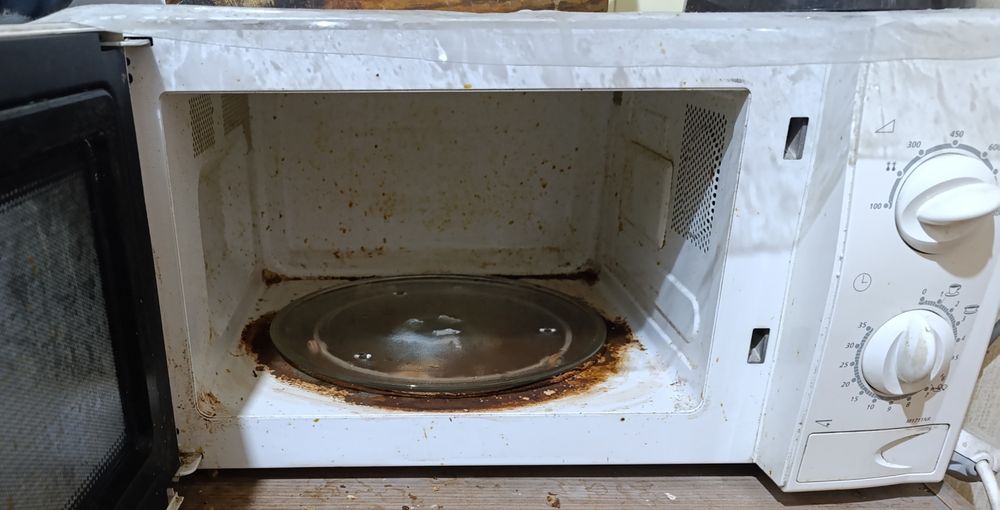 Микроволновка Samsung.б.у ( отлично работает)