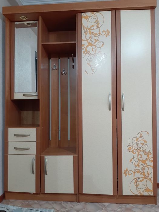 Продам шкаф в прихожию