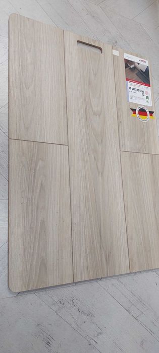 Продам ламинат Egger. Новый, в упаковке. 30 кв м.