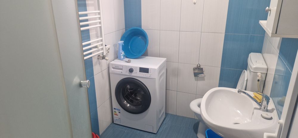 Închiriez garsoniera