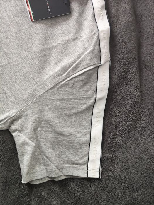 Tommy Hilfiger tricou bărbătesc gri cu logo pe umeri mărimea S nou