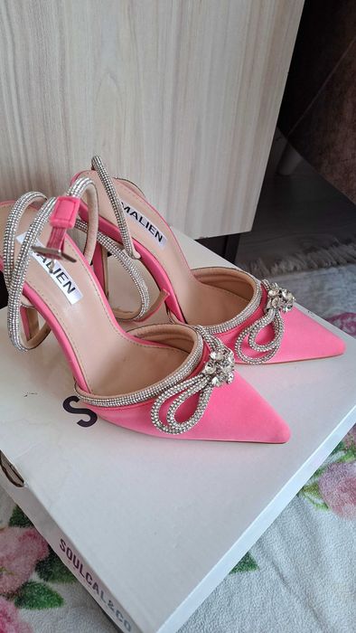 Елегантни дамски обувки