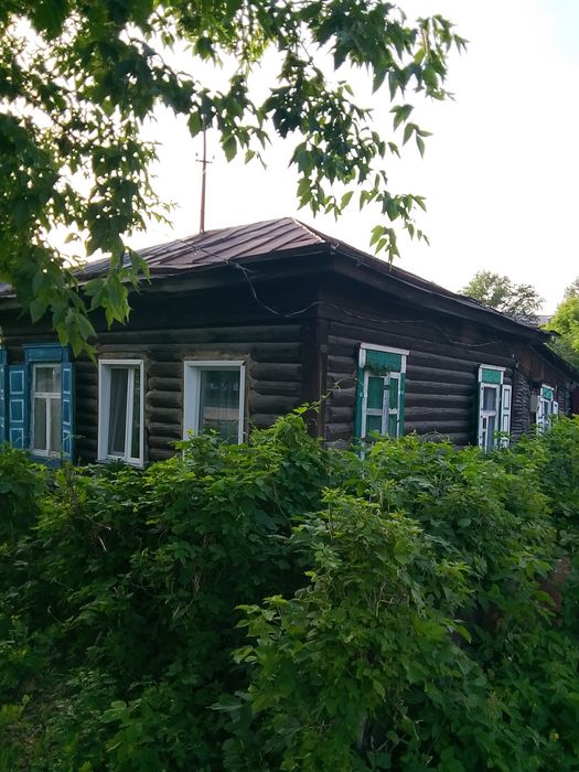Продам пол дома в центре