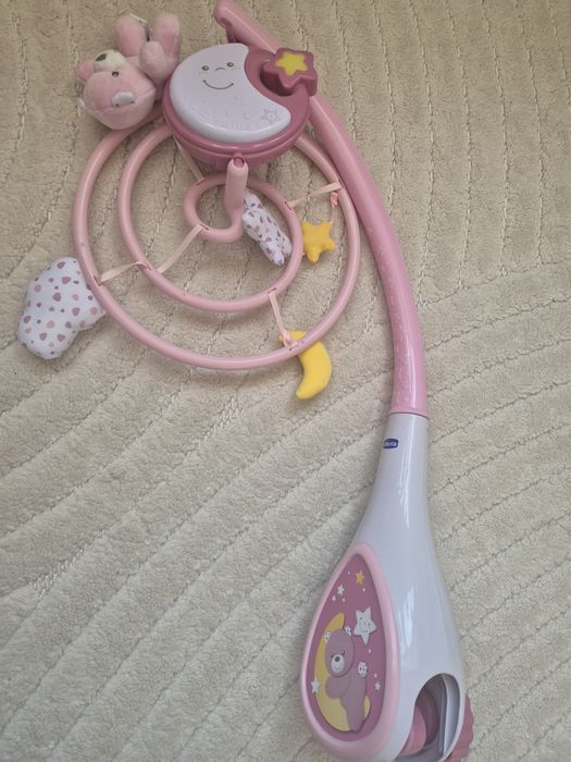 Пееща играчка за кошара въртяща се с играчки