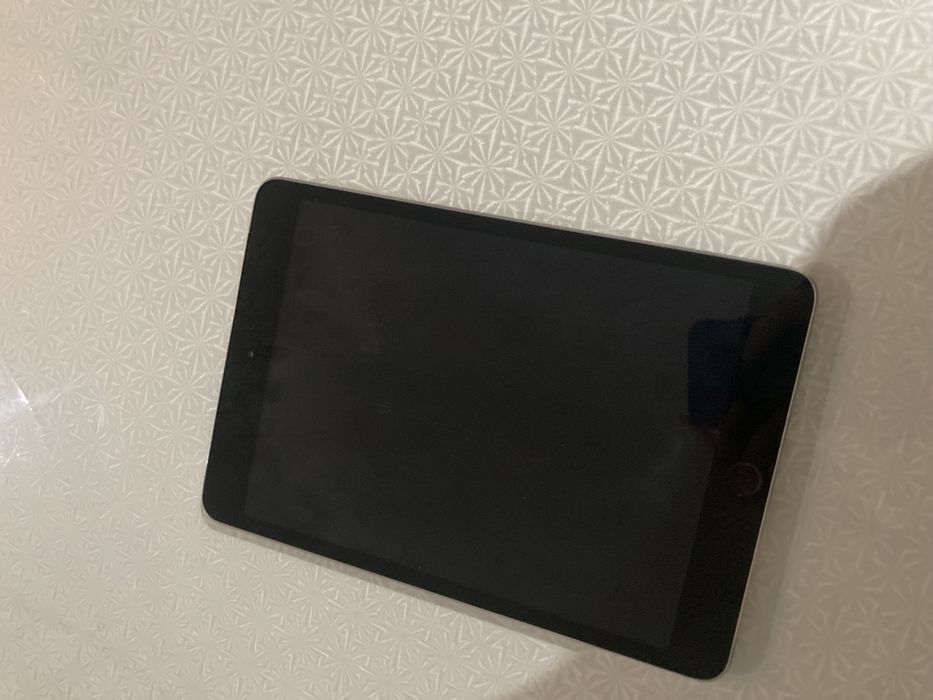 Продаю Айпад мини 3