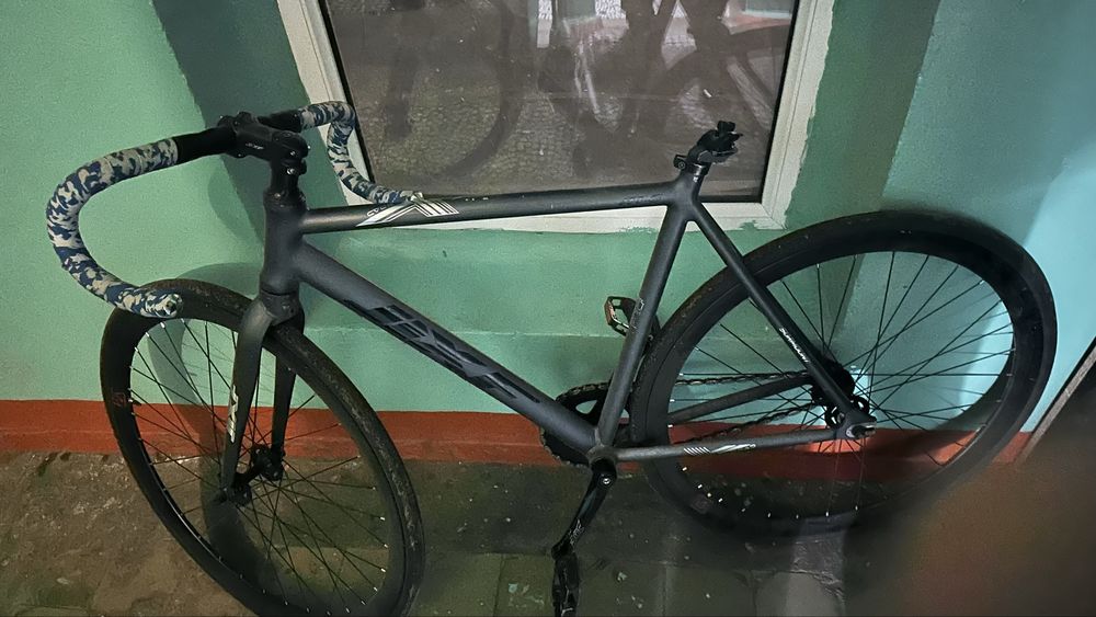 Продам велосипед фикс модель Jifx at-5