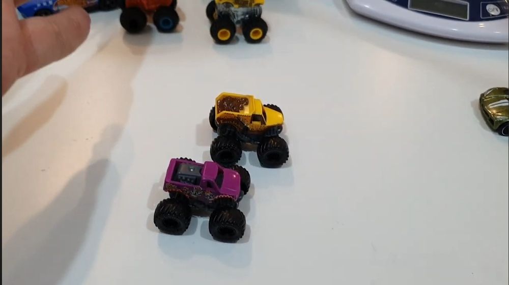 Игрушки машинки маленькие