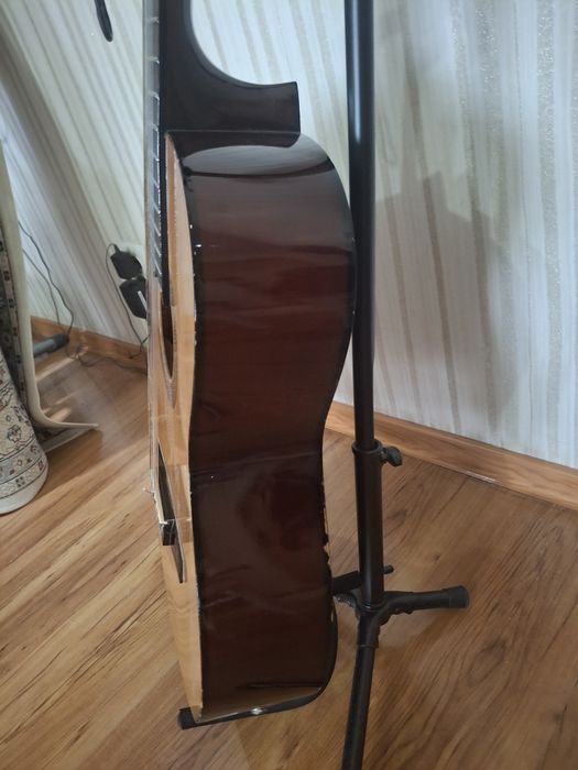Продам классическую  гитару  HOHNOR ER HС.