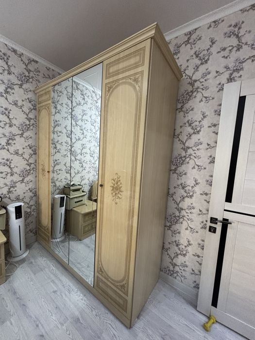 Спальный гарнитур б/у