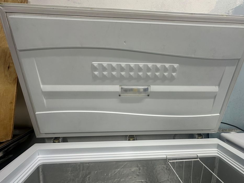 Продаём морозильник.
Полностью рабочий, хоет про