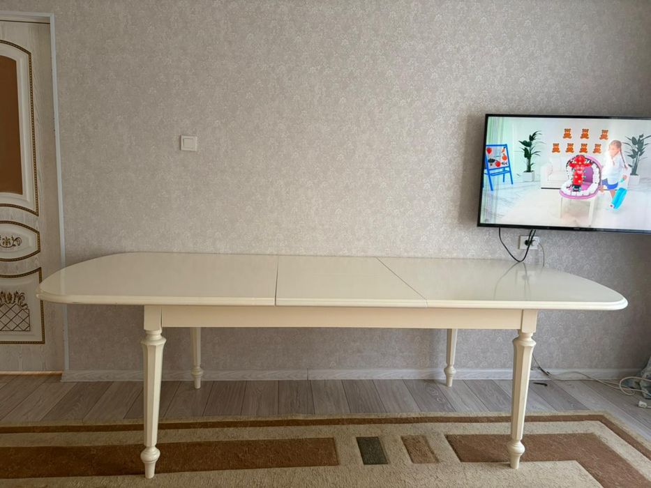 Стол со стульями