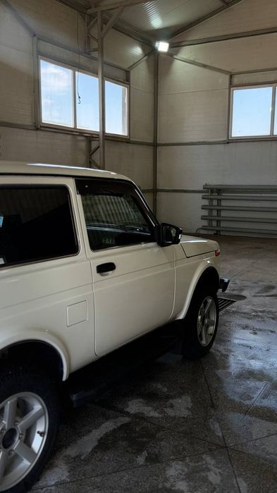 Продам машину Lada Niva Urban.