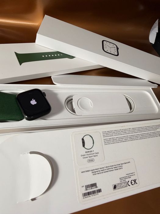 Apple Watch Series 7 GPS 45mm – Green Aluminium Case + 6 curele