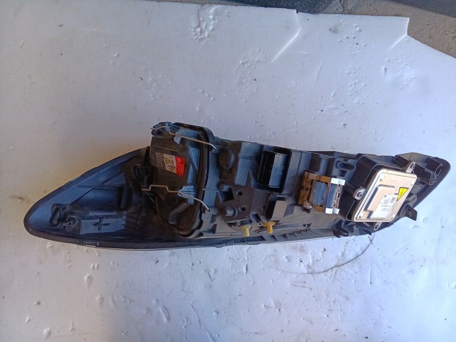 Десен фар ксенон за Volvo C30 / Волво ц30 xenon
