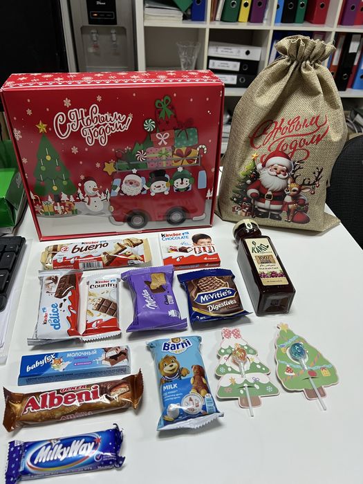 Новогодние кульки, подарочные боксы