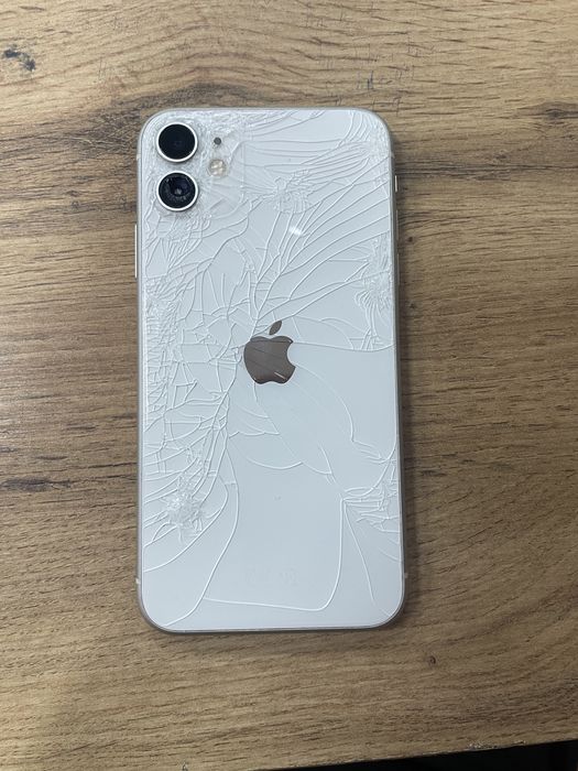 iPhone 11 в белом цвете