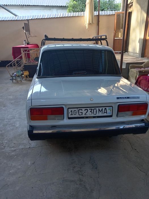 Lada 2107 sotiladi