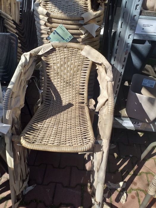 Vand scaune de terasă premiu