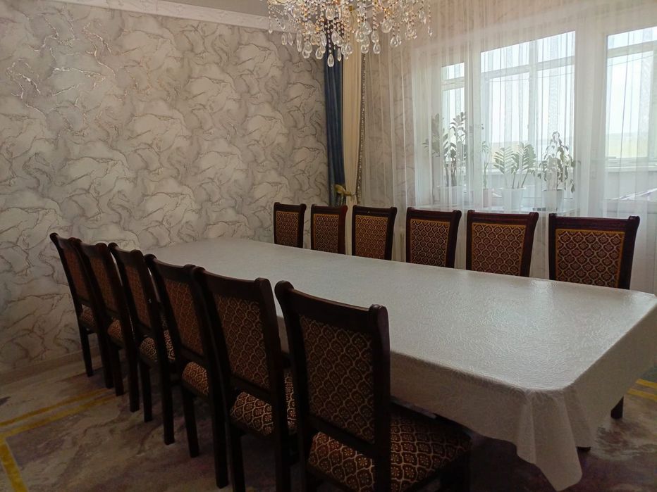 Стол и стулья продам