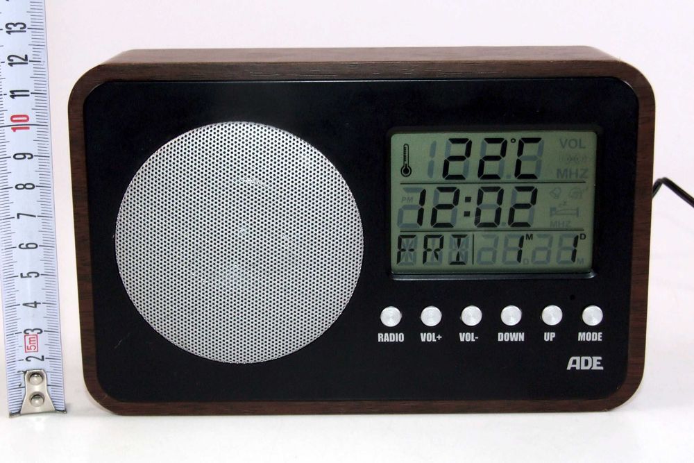 Radio ADE, cautare automata, termometru, priza si baterii, IMPECABIL