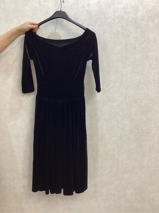 Продаю чёрное велюровое вечернее платье